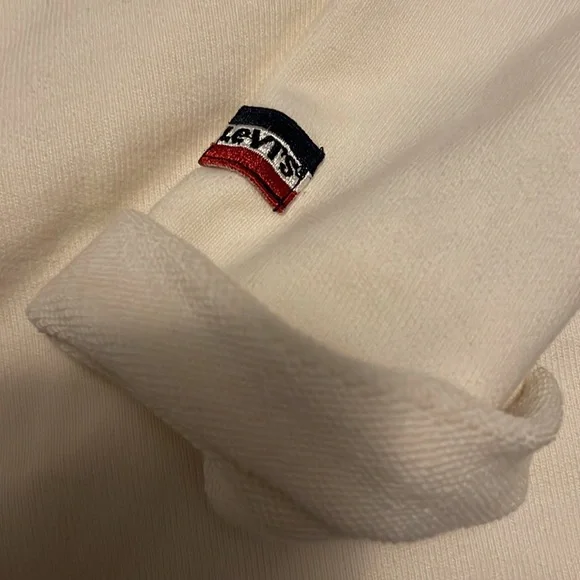 Levis sweater - Picture 2 of 3